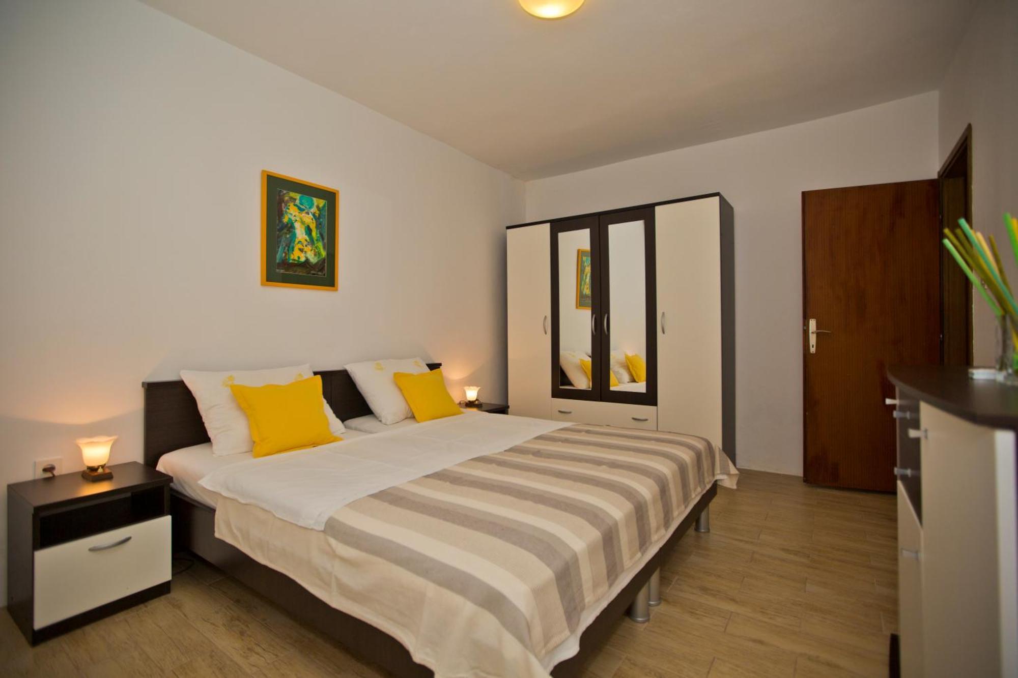 Apartments Vucetic Hvar Town Bagian luar foto