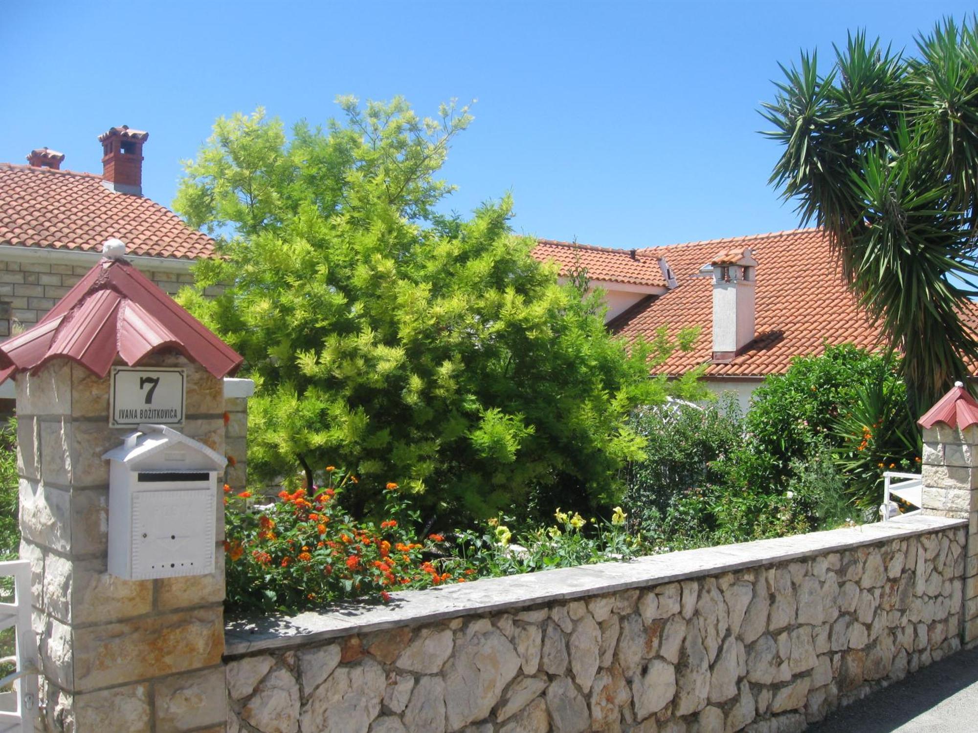Apartments Vucetic Hvar Town Bagian luar foto